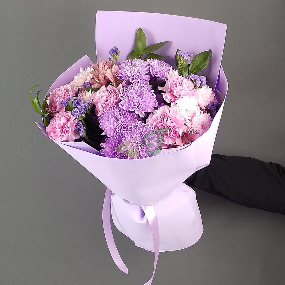 Очаровательный букет из гербер и хризантем Дамская слабость