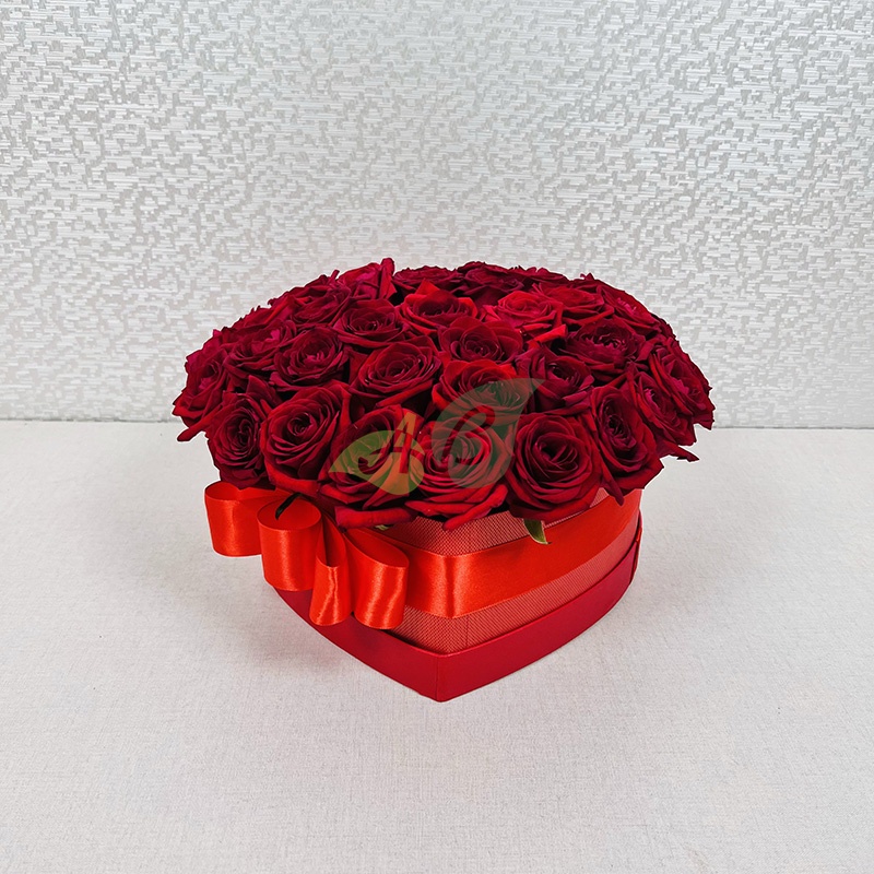 Красивые цветы в коробке Кокетка